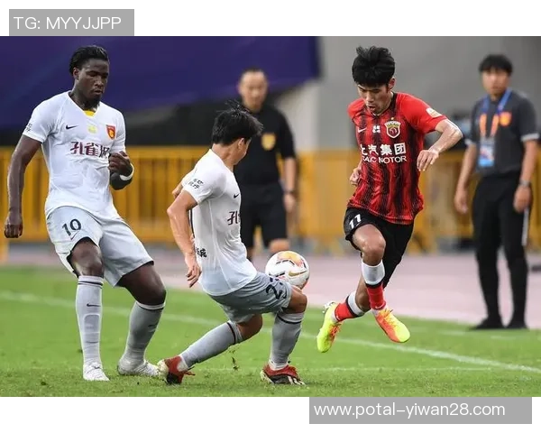 中超焦点战上港迎战建业双方全力争胜展现足球魅力 中超焦点战上港迎战建业双方全力争胜展现足球魅力