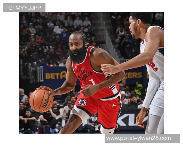 哈登与比斯利的对决谁能在赛场上笑到最后